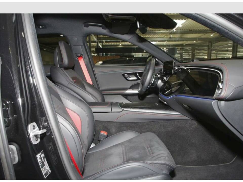 Image 6/9 of Mercedes-Benz E 53 AMG Hybrid 4MATIC T (2025)