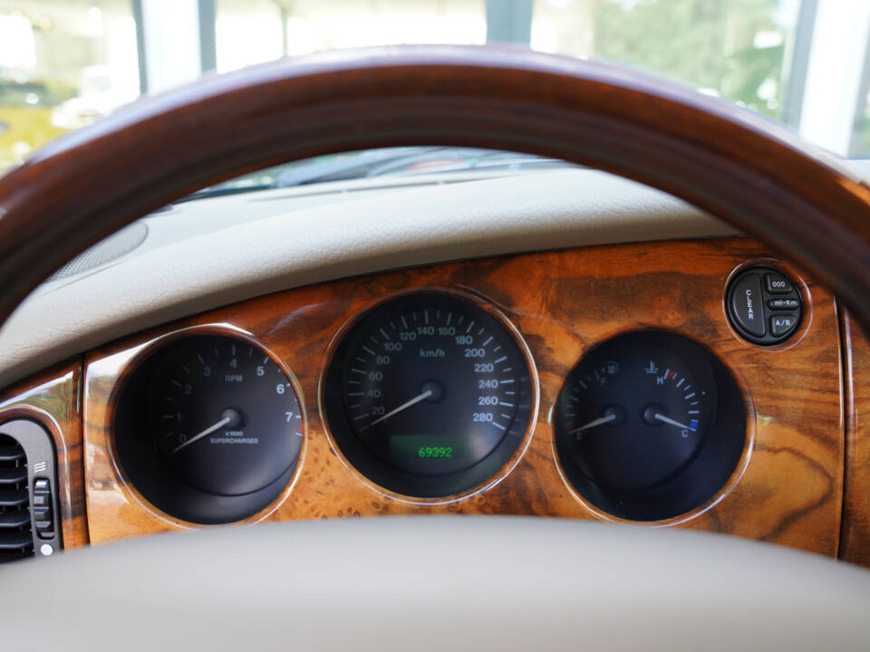 Image 39/50 of Jaguar XKR (2001)