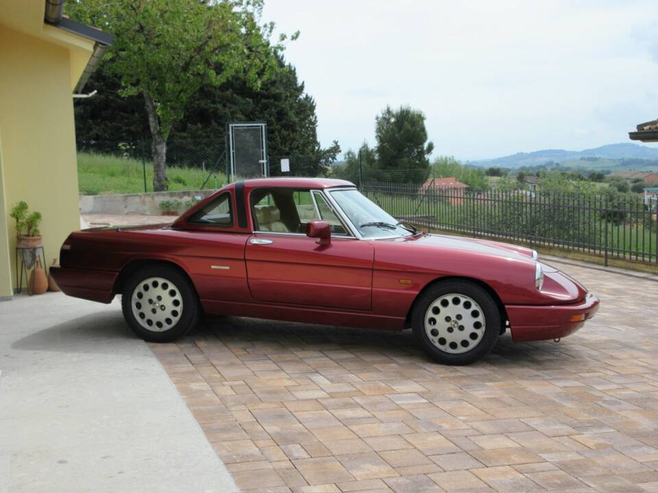 Immagine 2/26 di Alfa Romeo 2.0 Spider (1990)