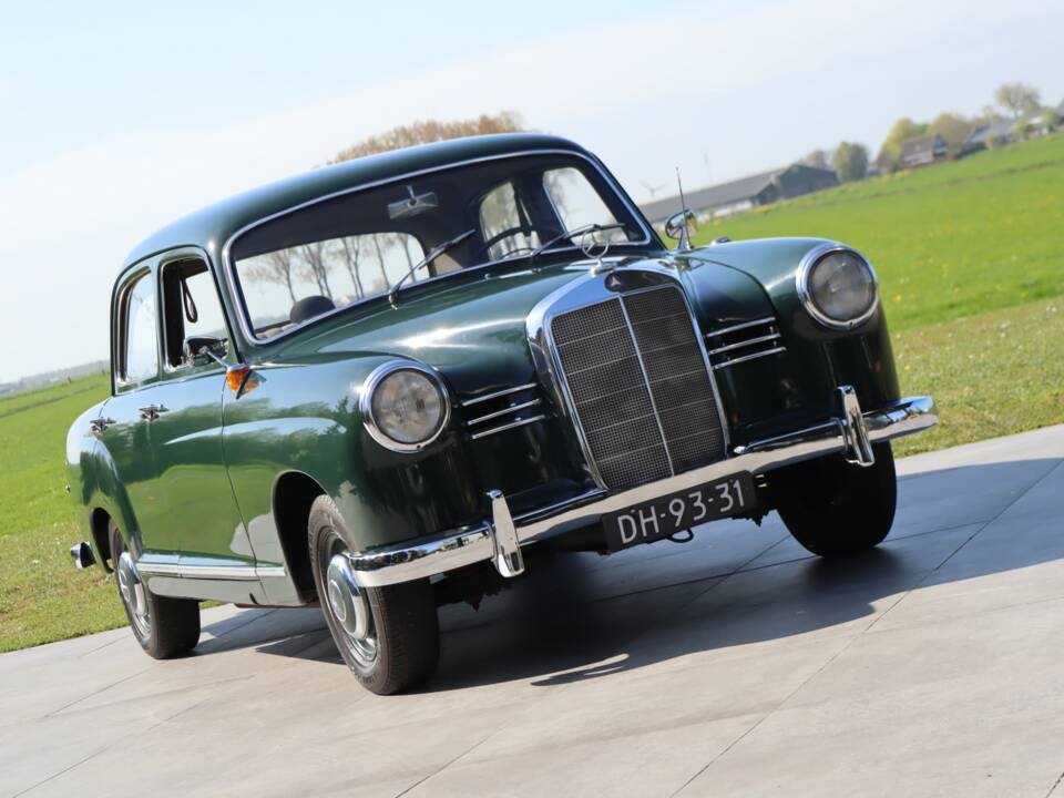 Image 22/50 of Mercedes-Benz 180 D (1958)