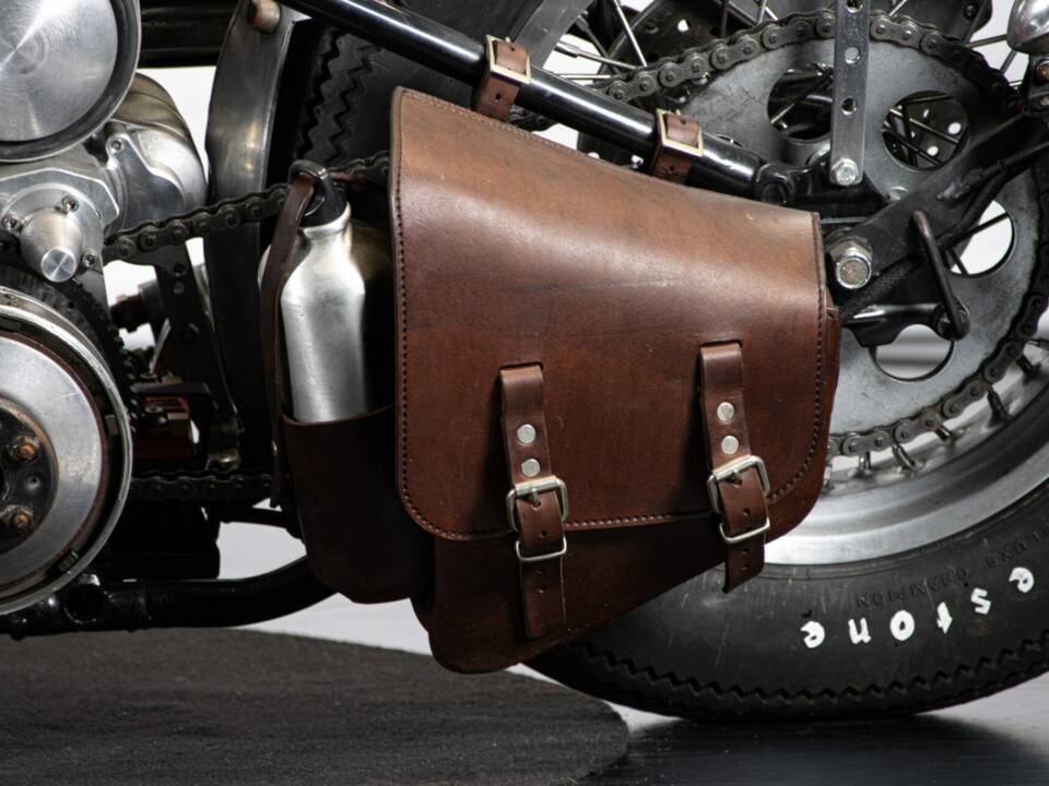 Immagine 21/50 di Harley-Davidson FLSTC Heritage Softail Classic (1997)