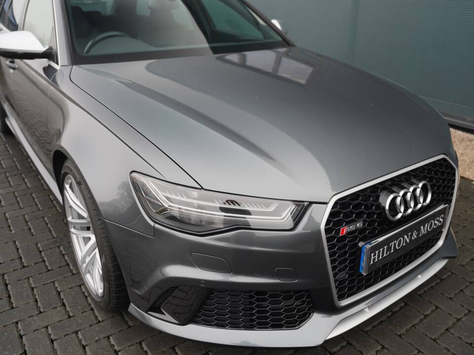 Immagine 23/50 di Audi RS6 Avant (2015)