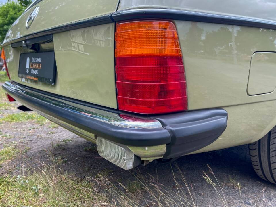 Image 16/34 of Mercedes-Benz 200 T (1983)