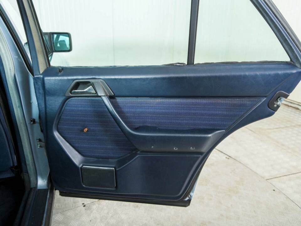Bild 34/50 von Mercedes-Benz 230 E (1985)