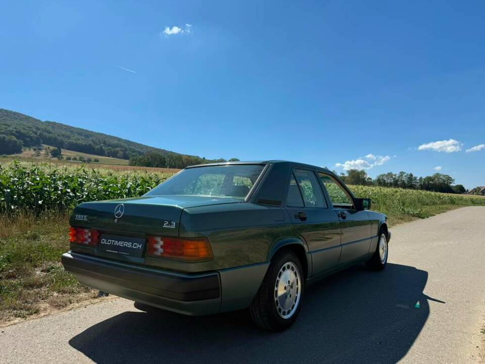 Bild 17/21 von Mercedes-Benz 190 E 2.3 (1991)