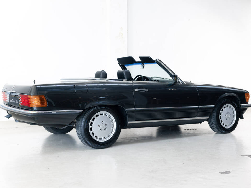 Immagine 6/30 di Mercedes-Benz 300 SL (1987)