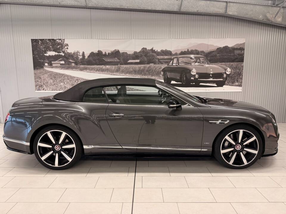 Image 16/22 of Bentley Continental GTC V8 S (2017)