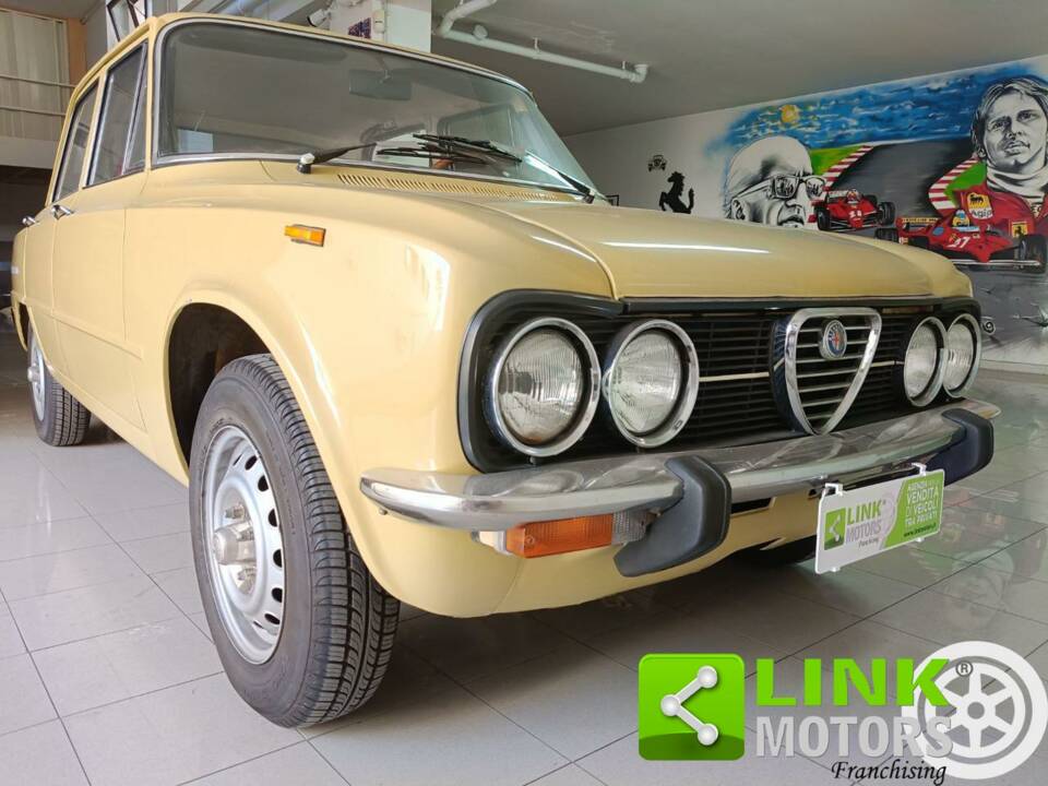 Imagen 1/10 de Alfa Romeo Giulia Nuova Super 1300 (1975)