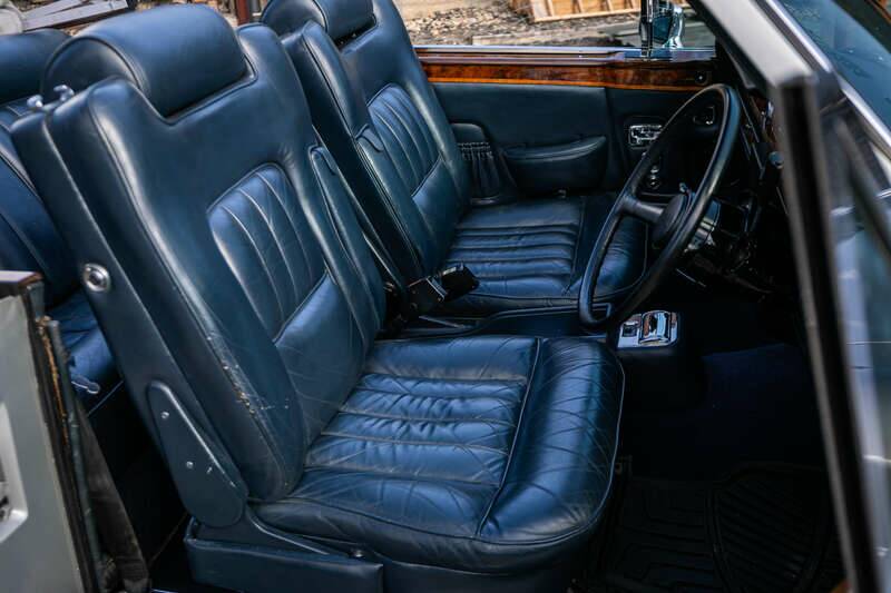Image 34/35 of Bentley Corniche I (1982)