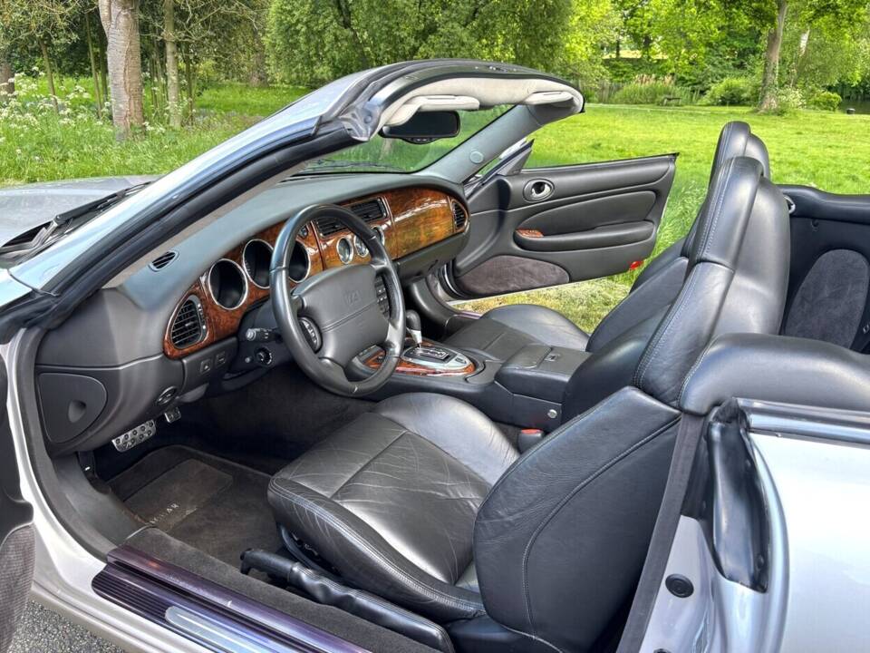 Image 18/28 de Jaguar XKR (2002)