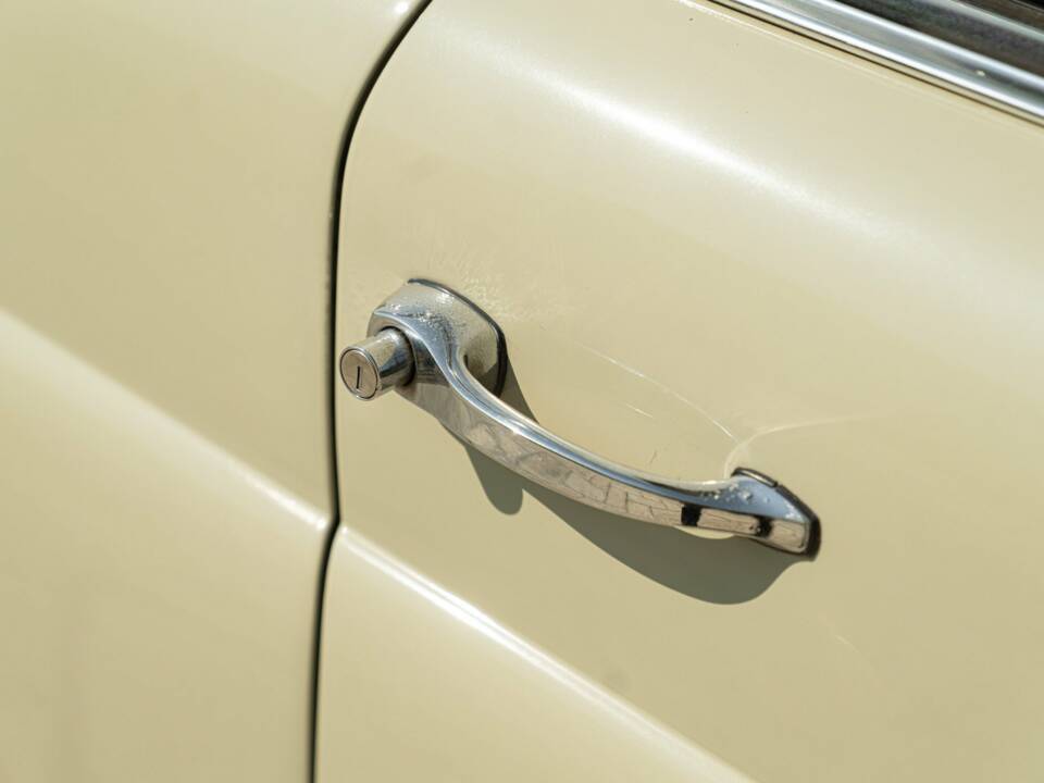 Image 20/50 of Mercedes-Benz 200 (1966)