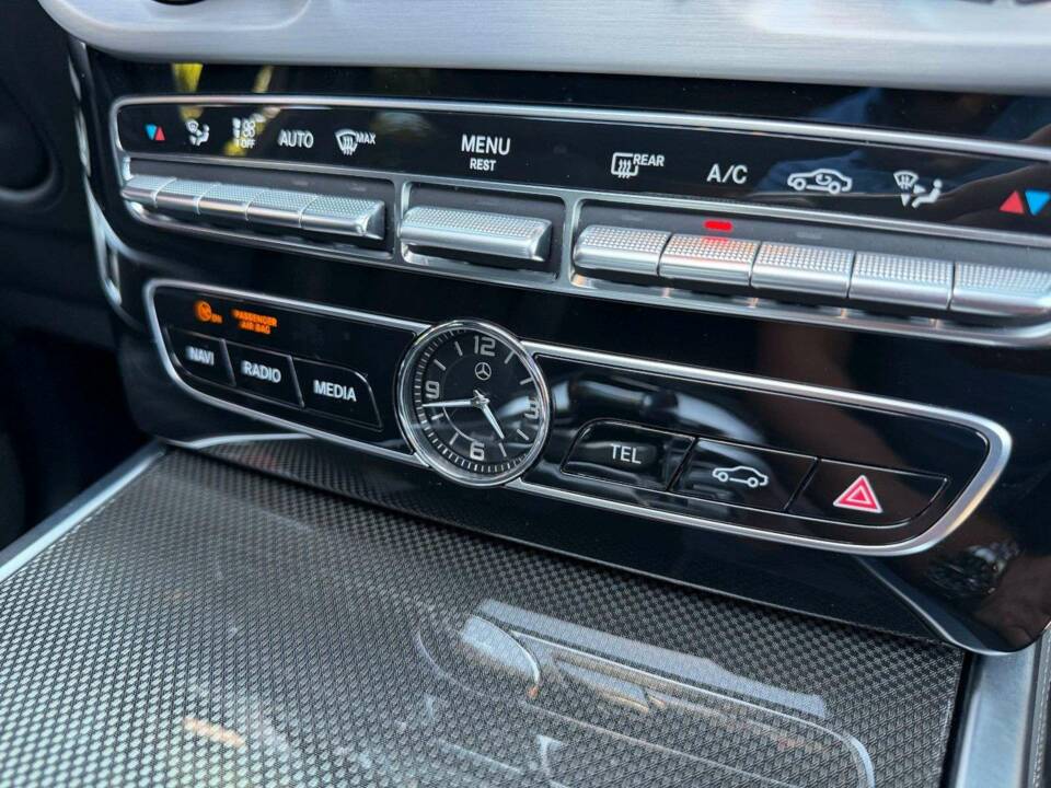 Image 17/28 de Mercedes-Benz G 500 (LWB) (2019)