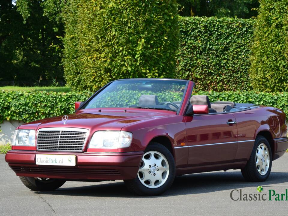 Bild 1/50 von Mercedes-Benz E 200 (1994)