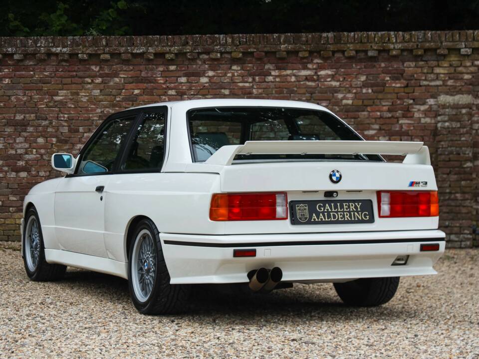 Image 2/50 of BMW M3 (1990)