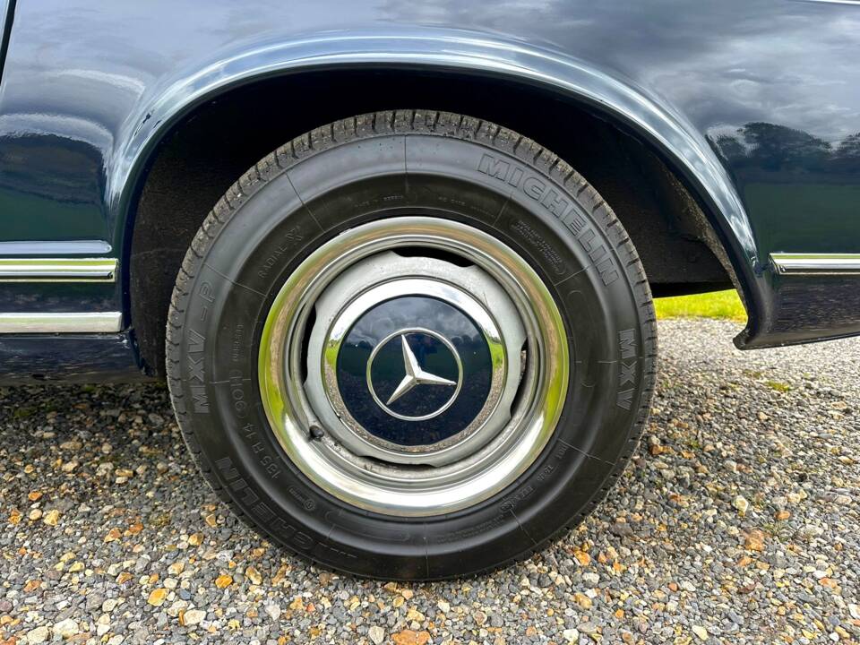 Image 32/50 de Mercedes-Benz 230 SL (1967)