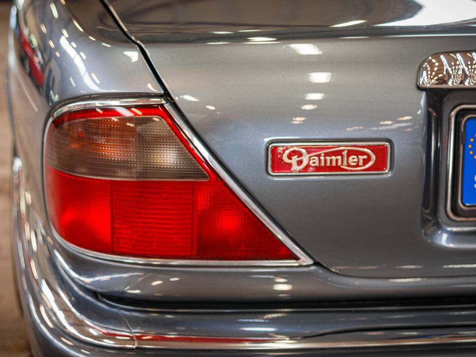 Image 15/50 of Daimler Double Six (1994)