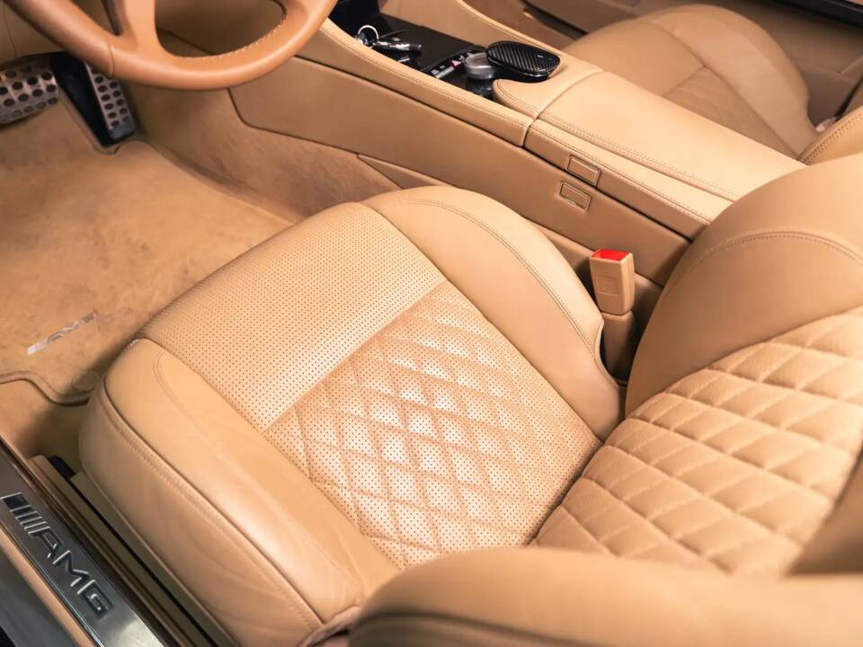 Image 36/40 of Mercedes-Benz CL 65 AMG (2008)