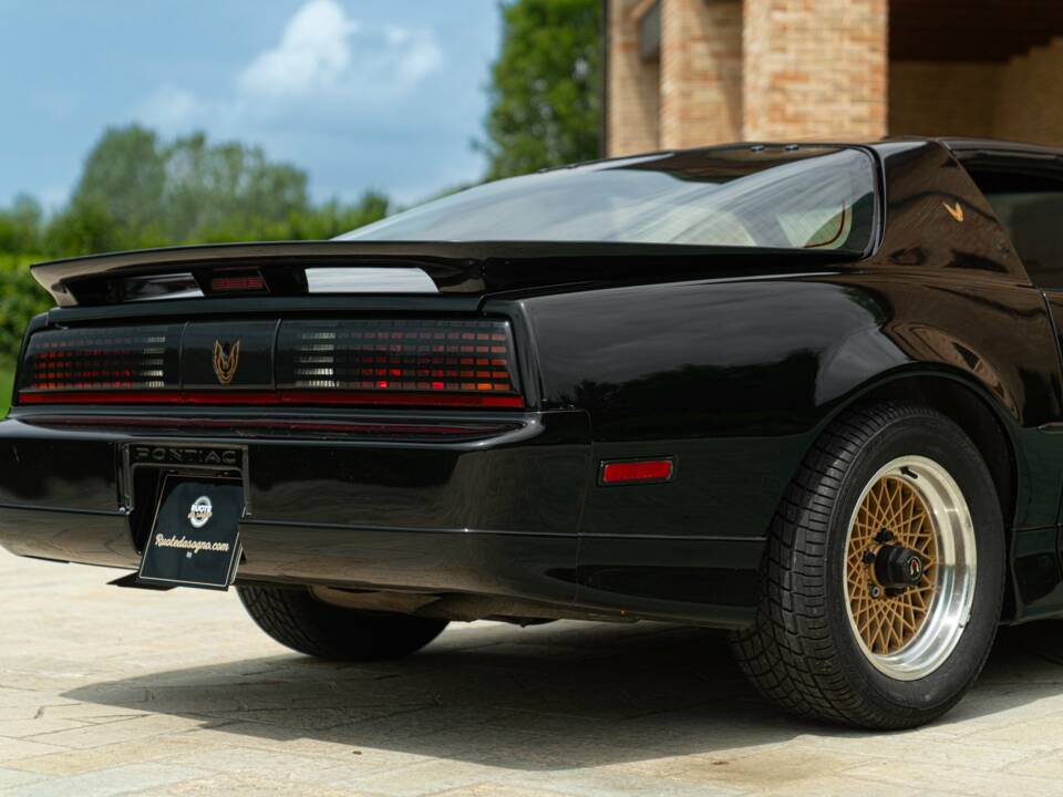 Bild 21/50 von Pontiac Firebird TransAm (1989)