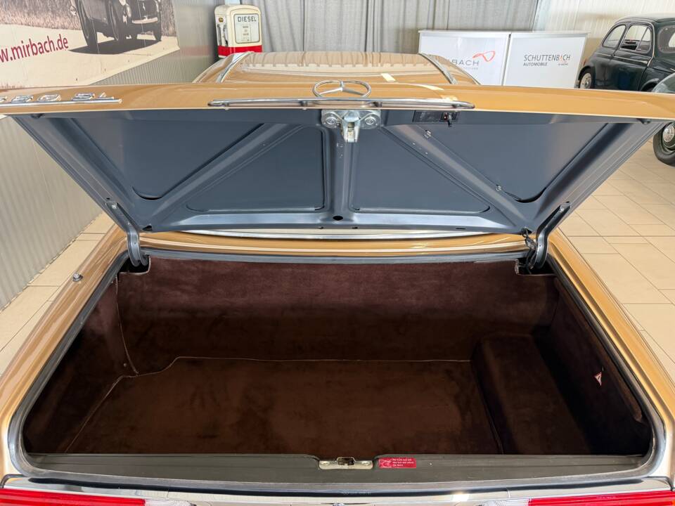 Image 12/18 of Mercedes-Benz 560 SL (1986)