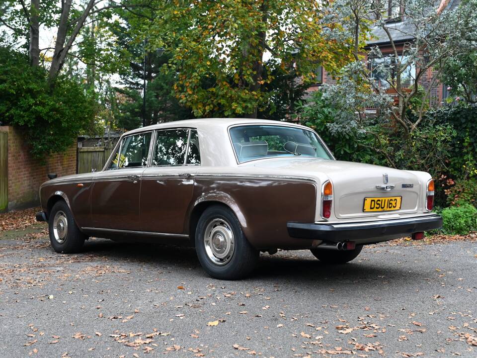 Image 2/20 de Rolls-Royce Silver Shadow II (1978)