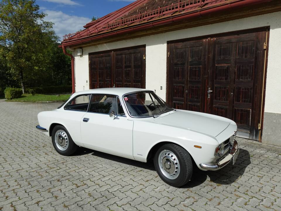 Bild 6/67 von Alfa Romeo Giulia 1300 GT Junior (1968)