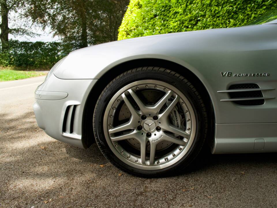 Image 14/23 de Mercedes-Benz SL 55 AMG (2007)