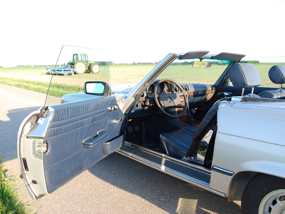 Image 71/87 of Mercedes-Benz 280 SL (1982)