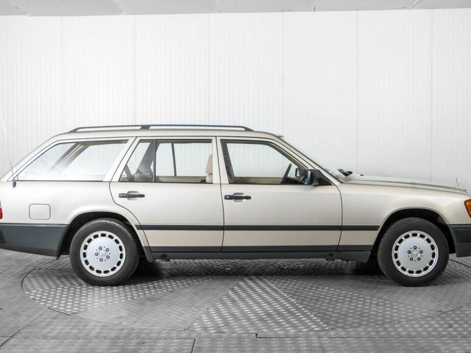 Bild 10/50 von Mercedes-Benz 230 TE (1987)