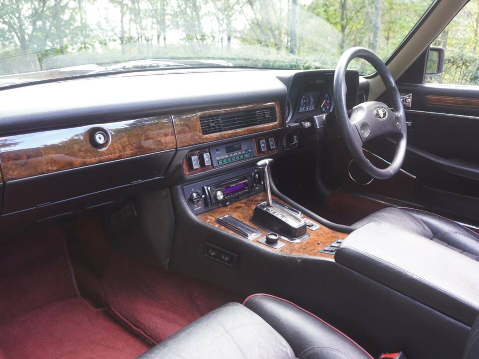 Image 11/23 de Jaguar XJS 5.3 V12 (1989)