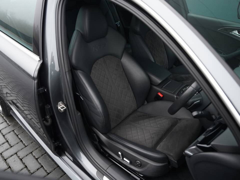 Immagine 13/50 di Audi RS6 Avant (2015)