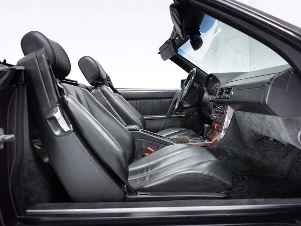 Image 24/37 of Mercedes-Benz SL 320 (1993)