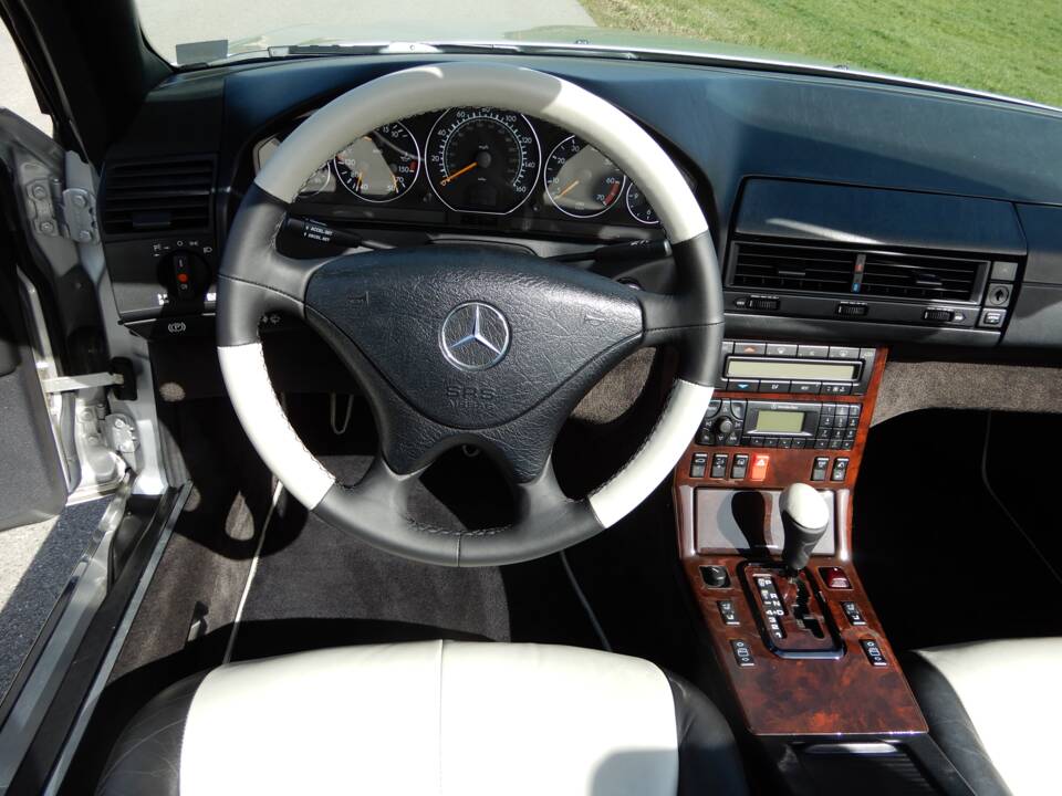 Image 9/25 of Mercedes-Benz SL 500 (2000)