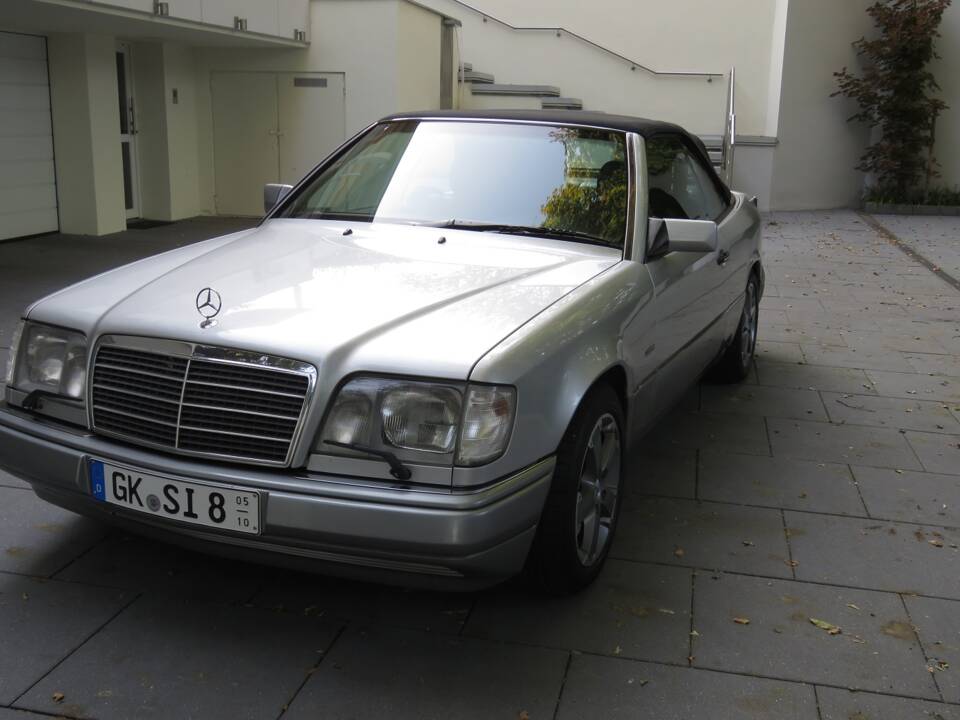 Image 10/39 of Mercedes-Benz E 200 (1996)