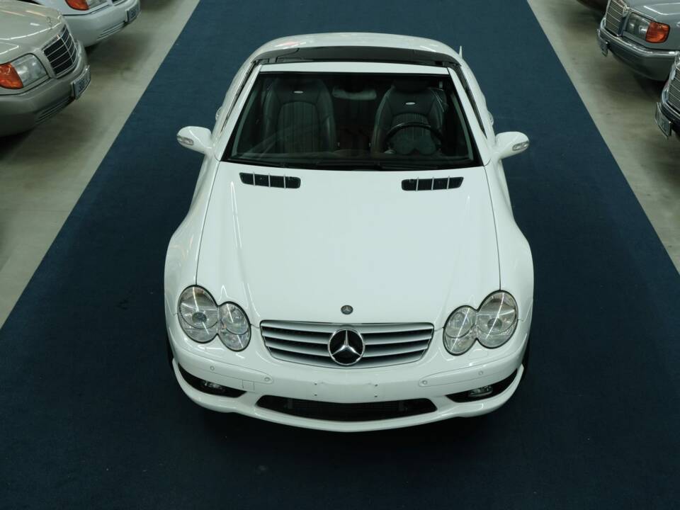 Image 3/50 of Mercedes-Benz SL 55 AMG (2003)