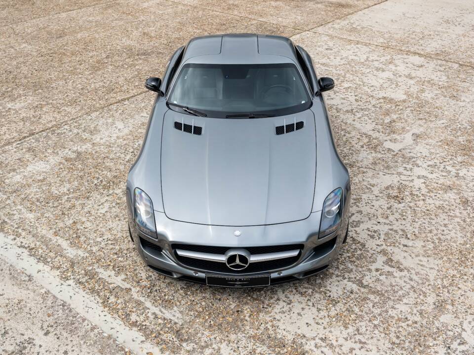 Image 8/32 of Mercedes-Benz SLS AMG (2011)