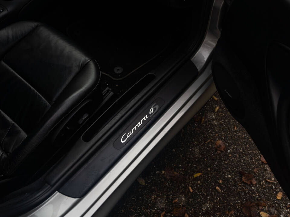 Image 10/10 of Porsche 911 Carrera 4S (2002)