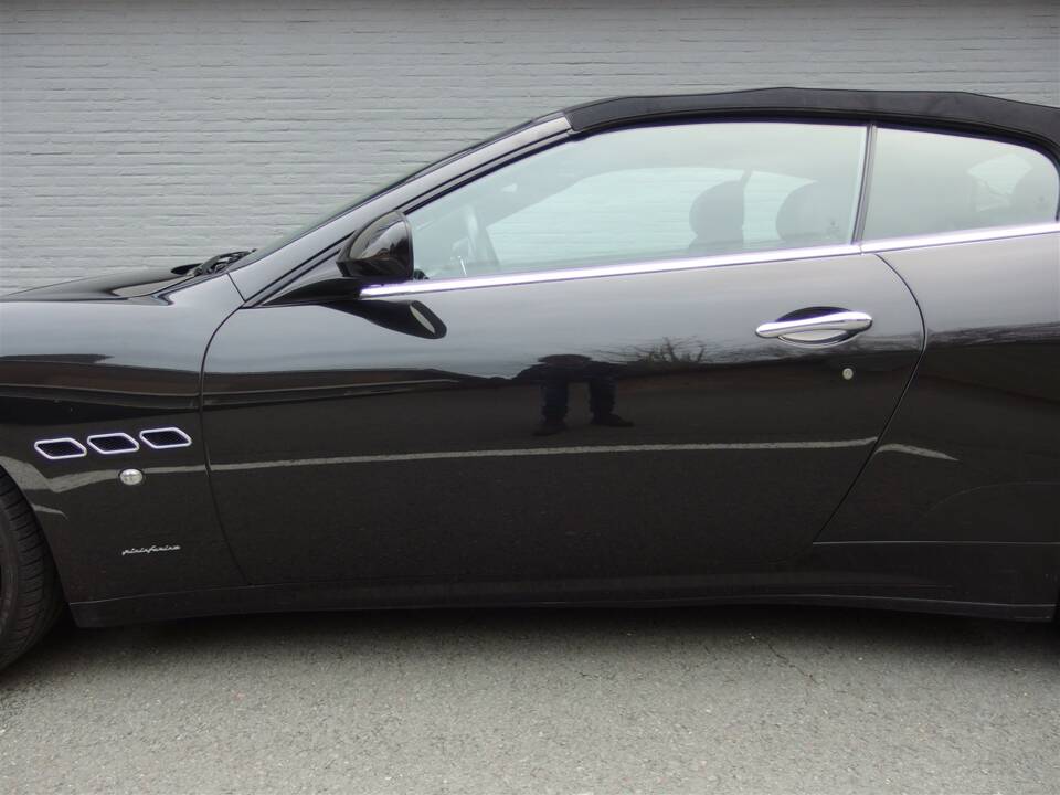 Immagine 13/93 di Maserati GranCabrio 4.7 (2010)