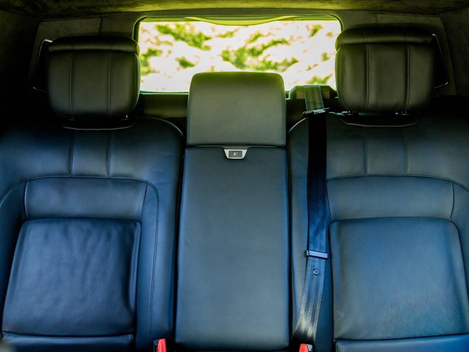 Image 38/49 of Land Rover Range Rover V8 Armoured (2022)