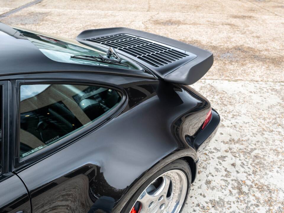 Bild 3/33 von Porsche 911 Turbo 3.6 (1993)