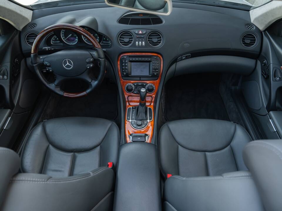 Image 26/86 de Mercedes-Benz SL 500 (2002)