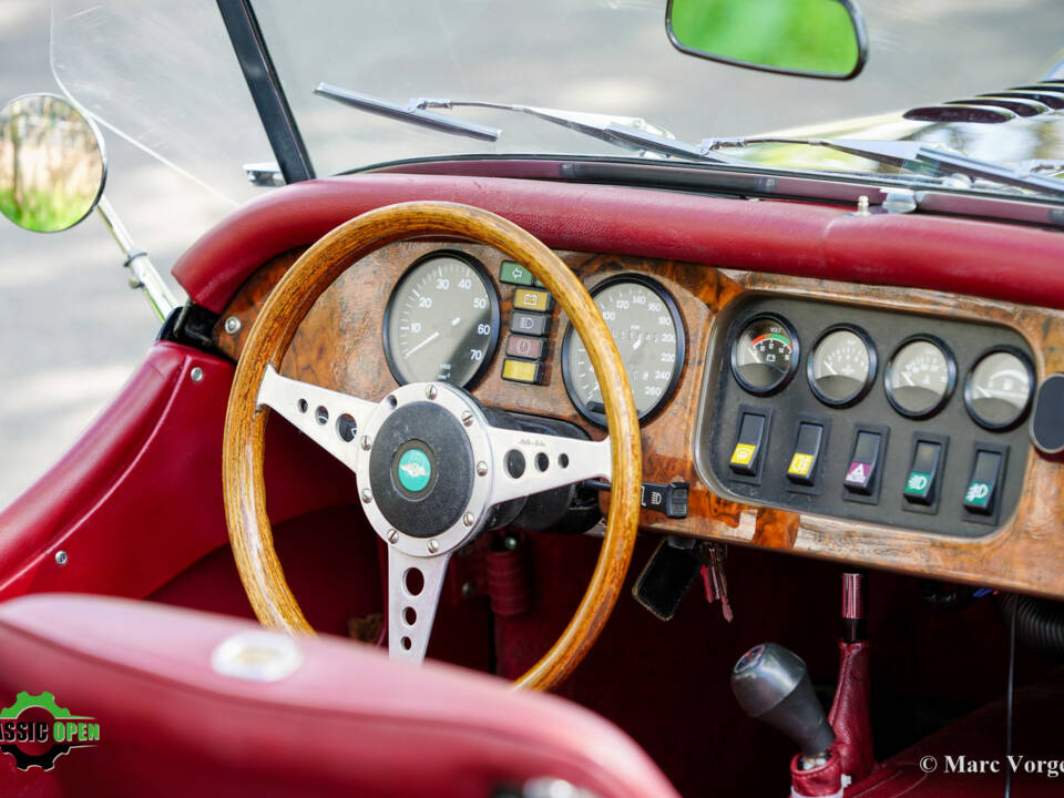 Image 14/54 of Morgan Plus 8 (1992)