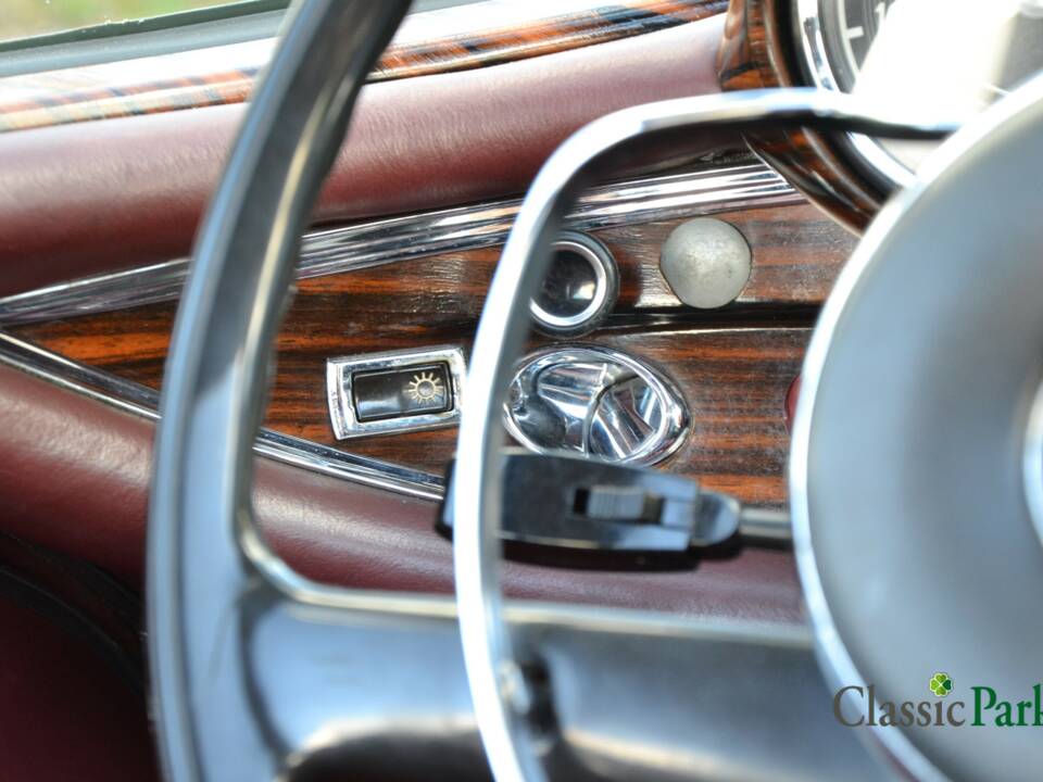 Image 28/50 of Mercedes-Benz 250 SE (1966)