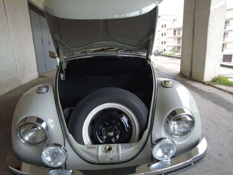 Image 13/18 of Volkswagen Beetle 1300 (1968)