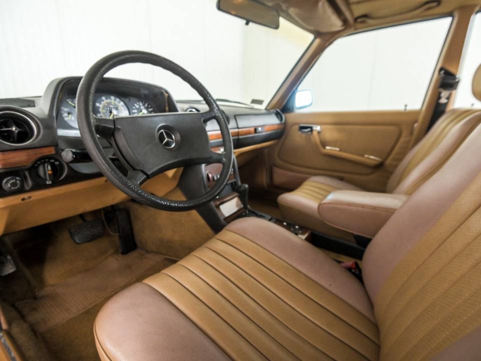 Bild 9/50 von Mercedes-Benz 300 D Turbodiesel (1982)