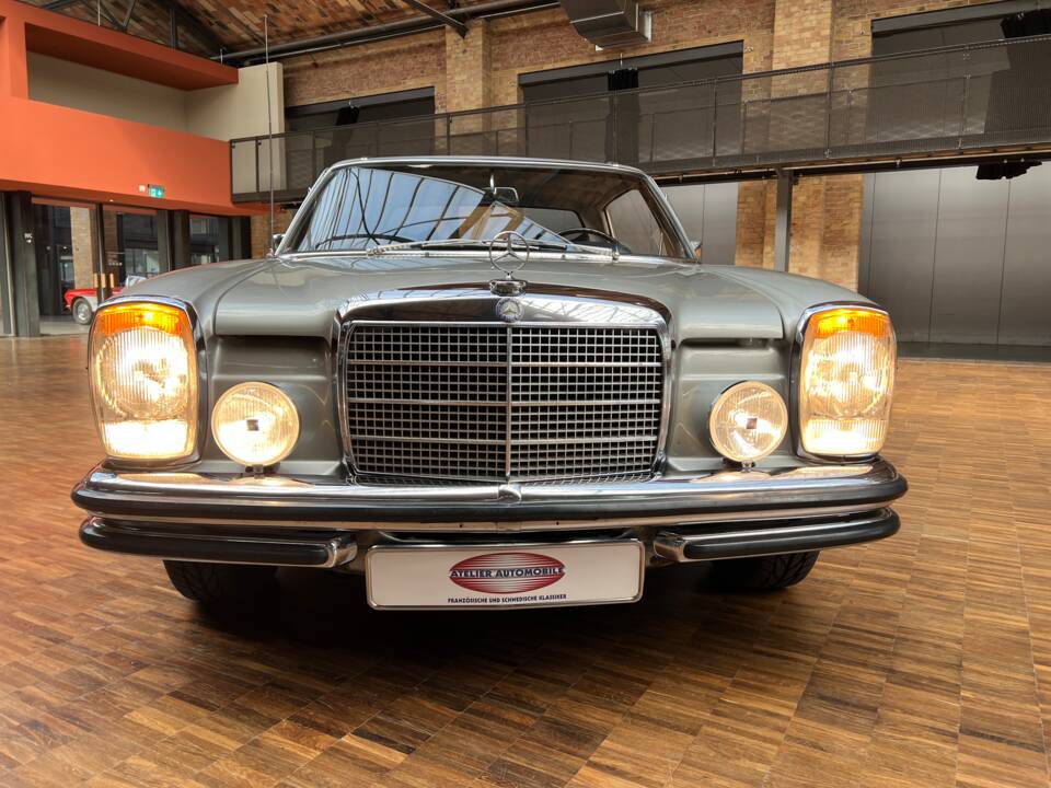 Image 3/41 de Mercedes-Benz 250 C (1970)
