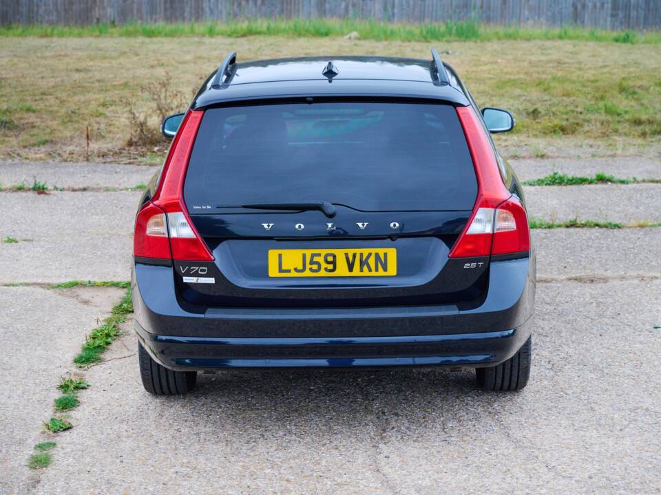 Image 27/50 of Volvo V70 AWD (2009)