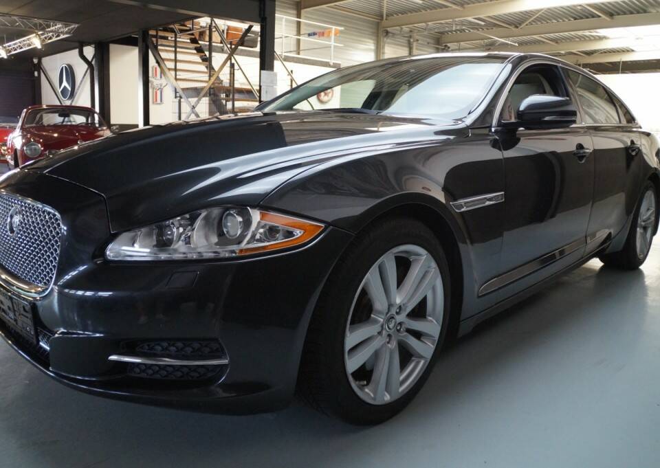 Afbeelding 26/32 van Jaguar XJ 5.0 (2011)