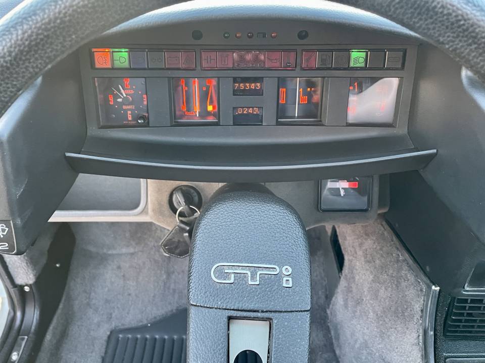 Bild 17/34 von Citroën CX GTI (1982)