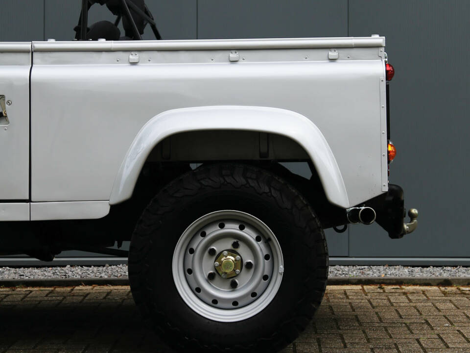 Image 29/49 de Land Rover Defender 90 (1990)