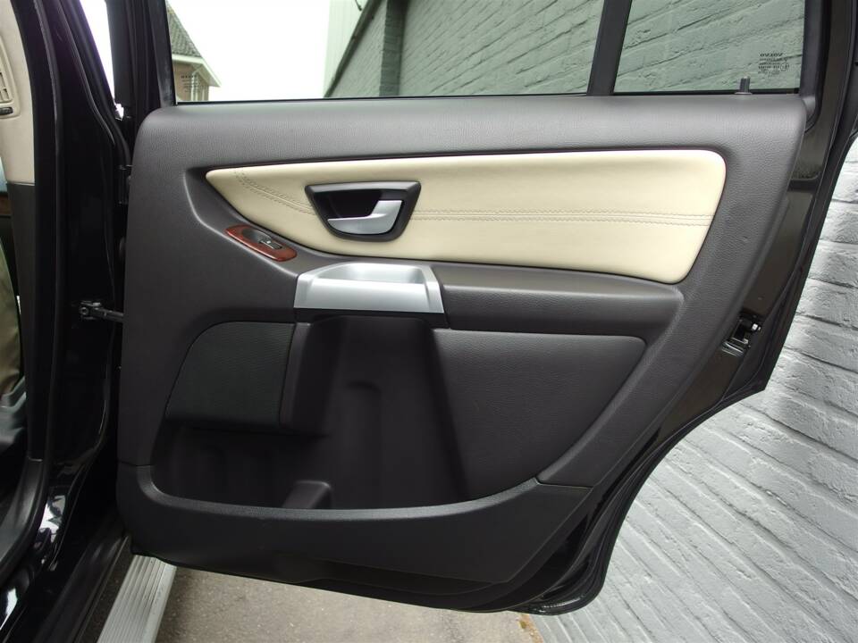 Bild 54/97 von Volvo XC90 V8 (2005)